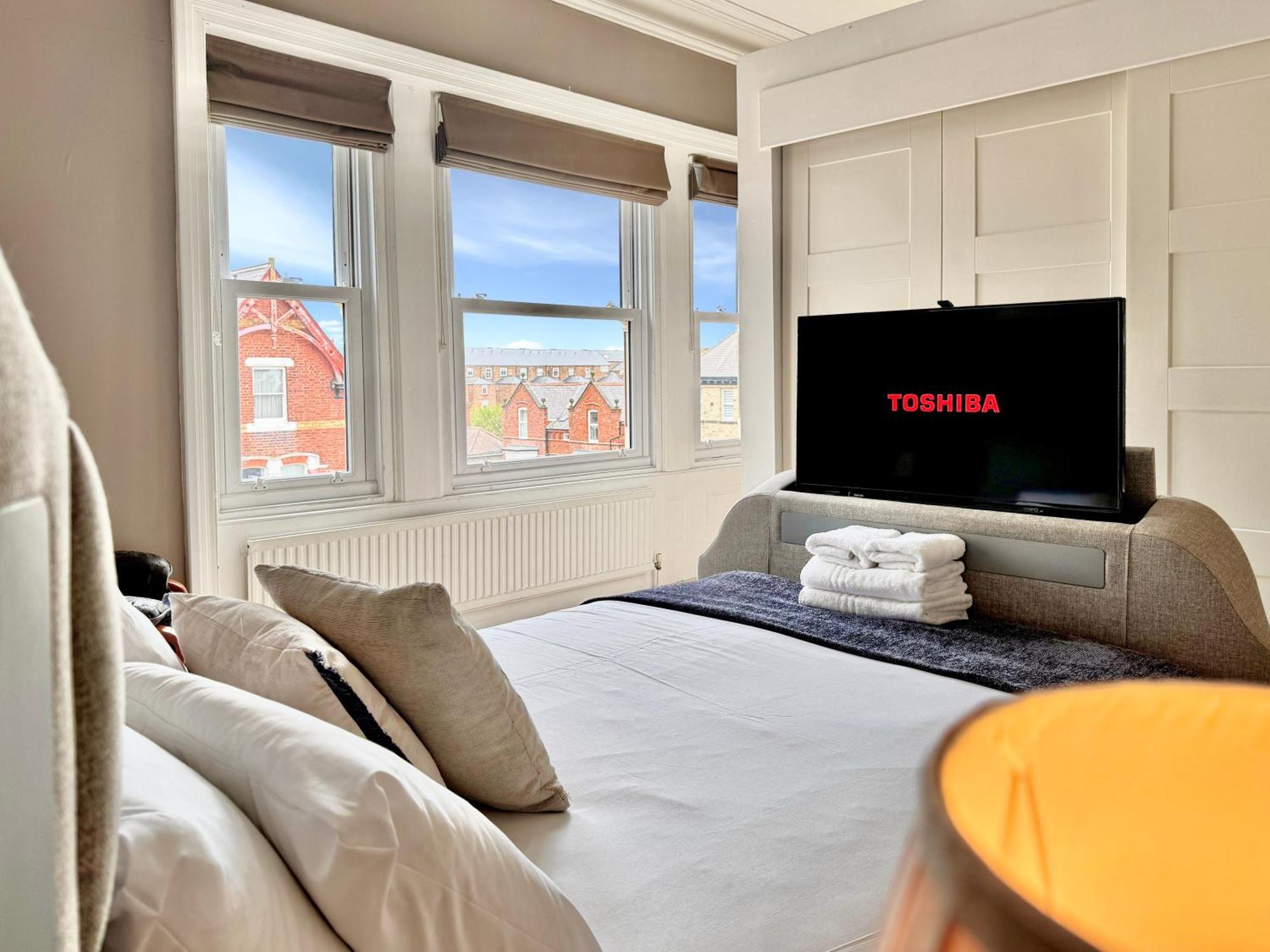Apartment Victoria With Free Parking Scarborough Esterno foto
