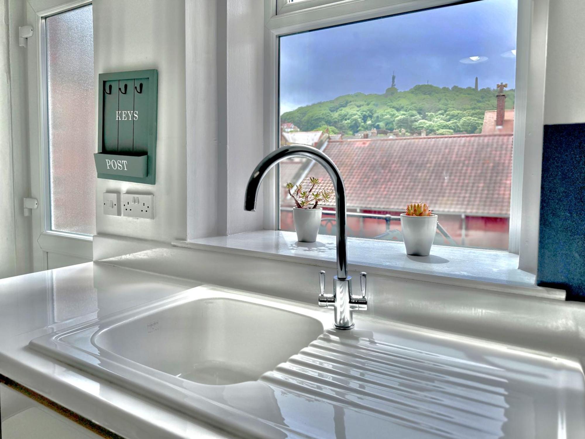 Apartment Victoria With Free Parking Scarborough Esterno foto