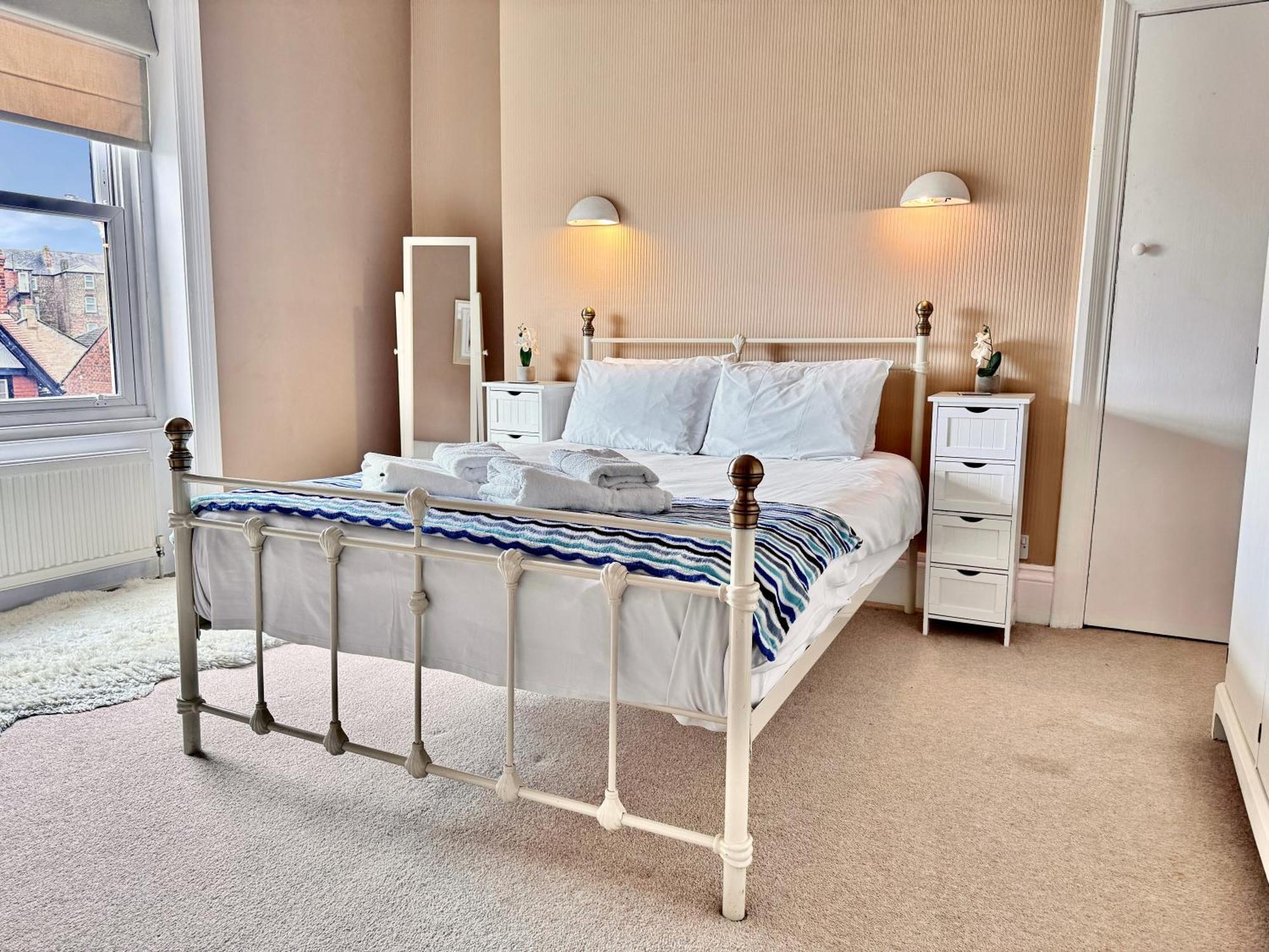 Apartment Victoria With Free Parking Scarborough Esterno foto