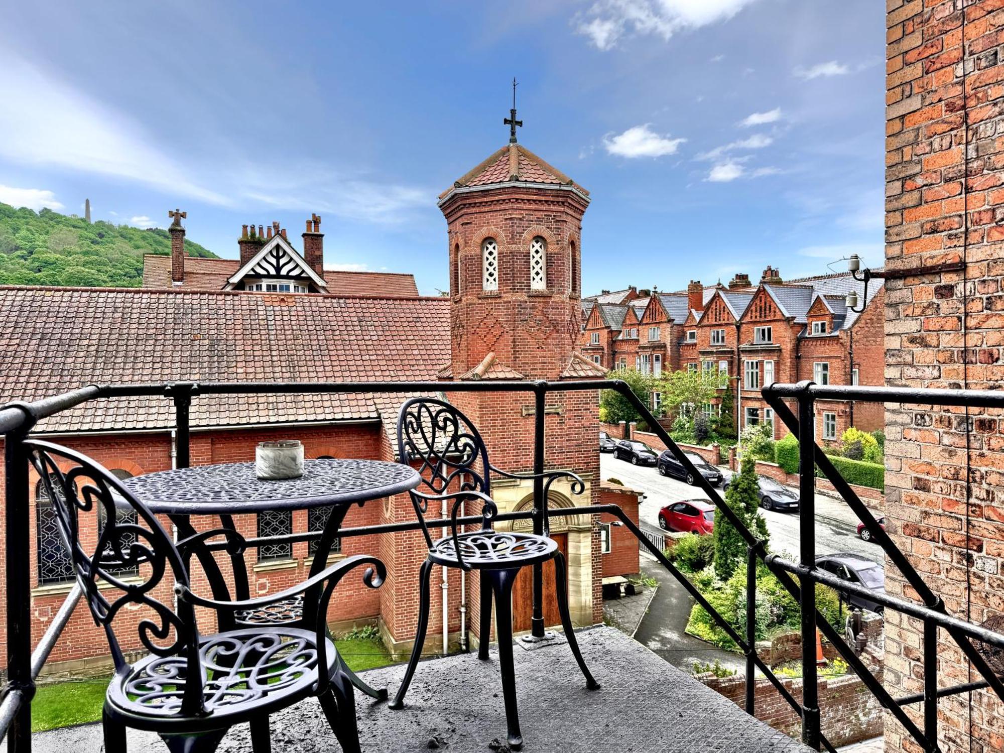 Apartment Victoria With Free Parking Scarborough Esterno foto